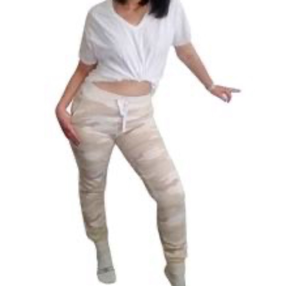 Womens CAMO Joggers lined with fleece.